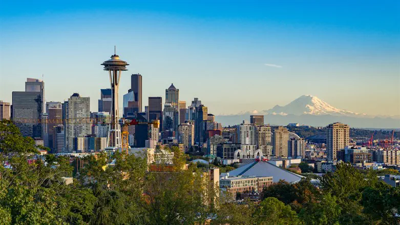 At least six injured in shooting in Seattle, police search for shooter