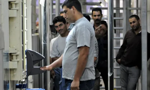 Hundreds of Gazans turn themselves in to return to Gaza