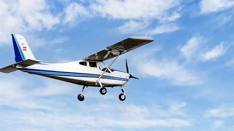 Drama in the air: Flight instructor jumps ship, student lands independently