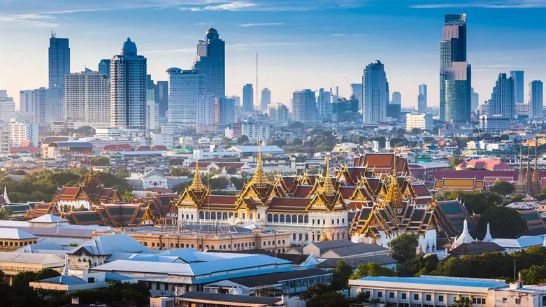 Pub fire in Bangkok leaves dozens dead