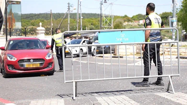 Meron rabbi urges modest dress at Rashbi tomb