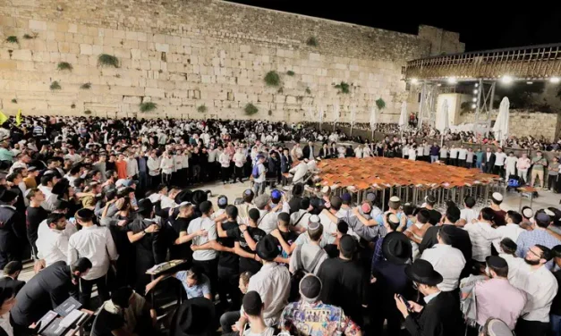 Nearly half of Israelis back nationwide Tisha B’Av closures