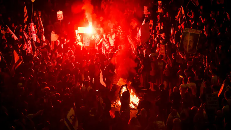 Petition: Why did leftist activists receive more compensation?