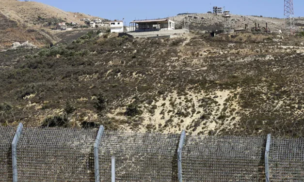 Two Israelis detained after crossing into Syria