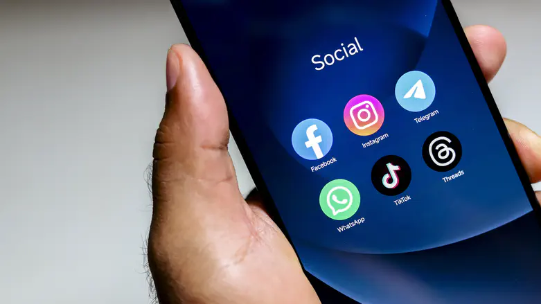 IDF orders shutdown of most military social media accounts