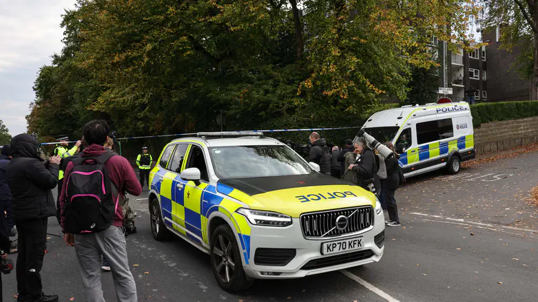 UK police apologizes over unchecked phones of Manchester synagogue attacker