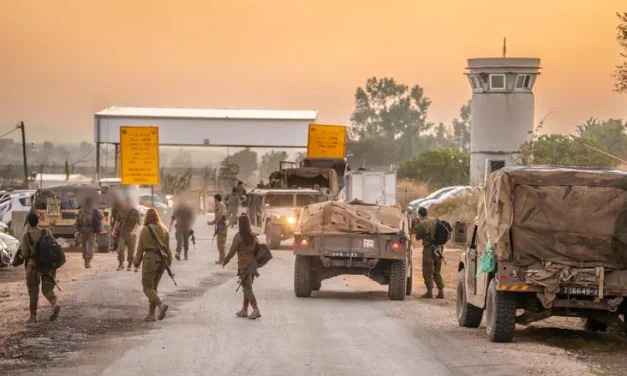 Three Israelis arrested after crossing into Syria