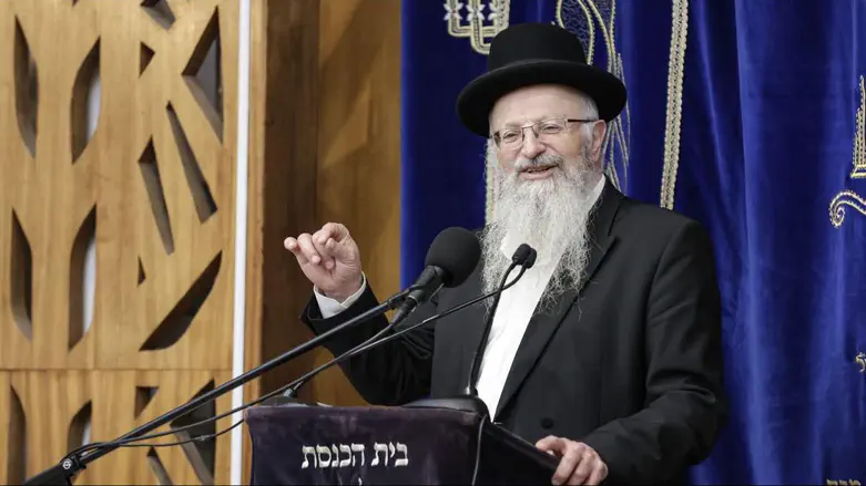 Rabbi Shmuel Eliyahu condemns bid to release accused rabbi