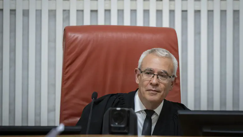 High Court issues temporary order suspending sections of Communications Law