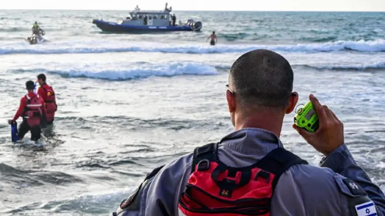 Teen swept away at Palmachim Beach pronounced dead