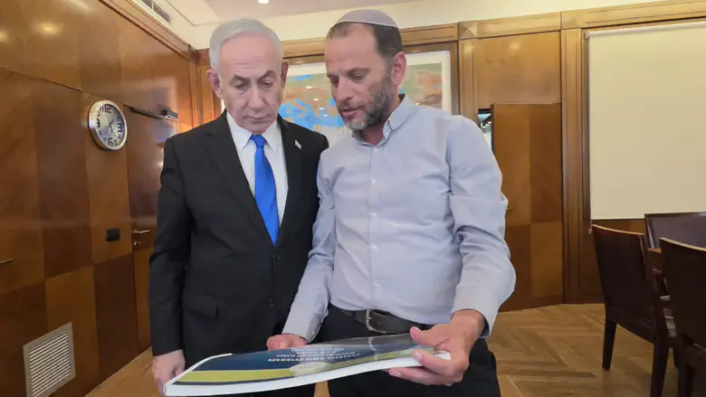 Netanyahu receives 100-settlement plan