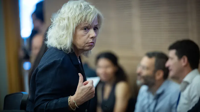 Israeli official: AG a ‘cursed woman’