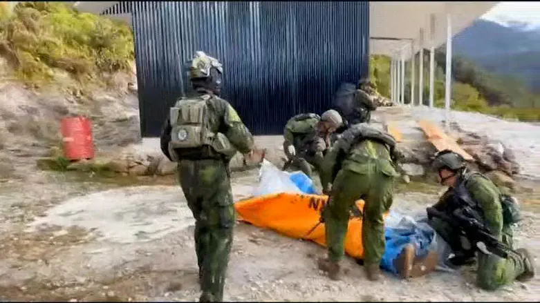 Dramatic footage: Body of murdered American pilot extracted from separatist region
