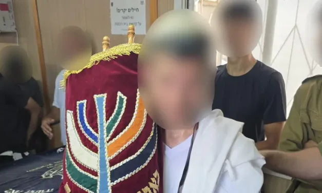 Lone reservist celebrates bar mitzvah at age 36