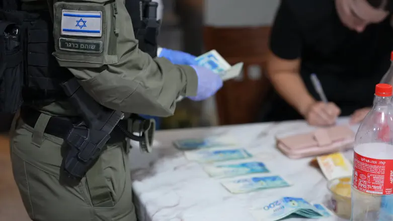 Footage from arrests | Undercover agent takes down protection racket