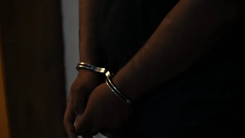 Reservist soldier arrested for transferring weapons to criminals