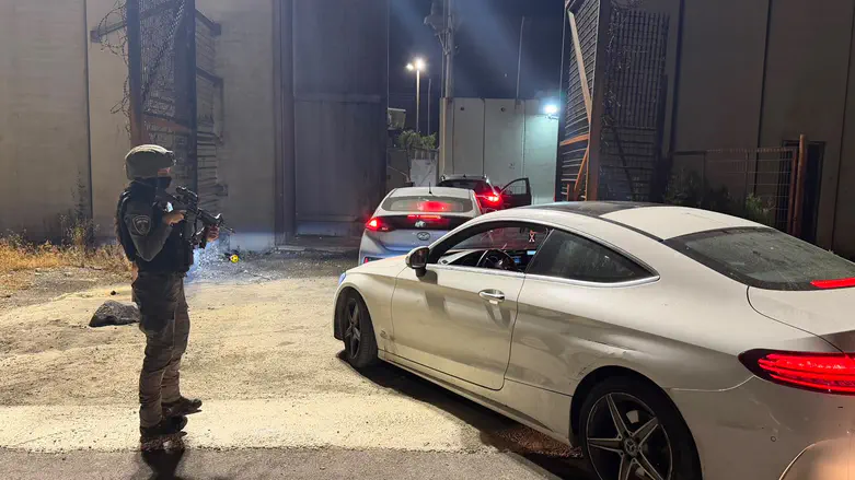 Dramatic rescue: Border Police extract 10 Israelis from Qalqilya