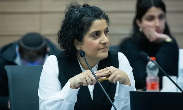 Legal adviser warns: Torah Study Law could grant yeshiva students soldiers’ privileges