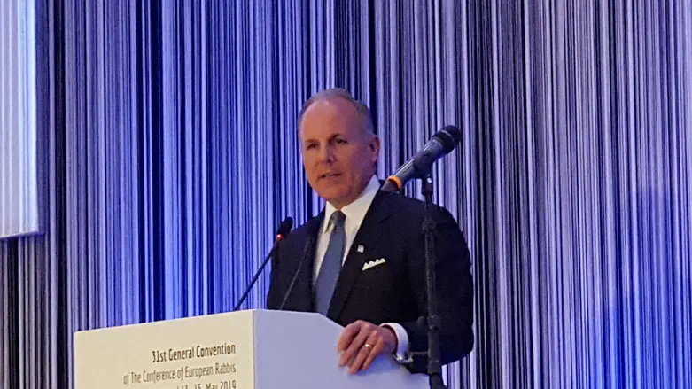 IAC CEO Elan Carr to step down in September, remain in strategic role