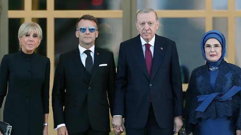 Awkward moment: Turkish first lady rejects President Macron’s advances