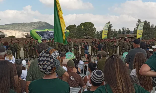 Golani families outraged over female singers at beret ceremony