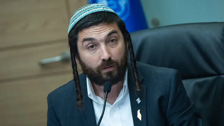 Education Committee chair condemns Arab city closing schools