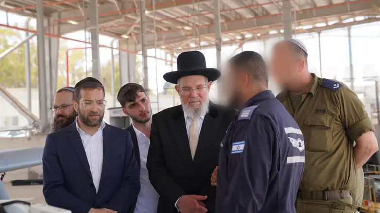 Chief Rabbi: No blanket permit to break Shabbat for morale