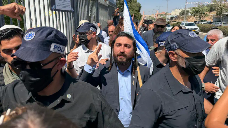 Watch: Riots as MK Succot visits Rahat
