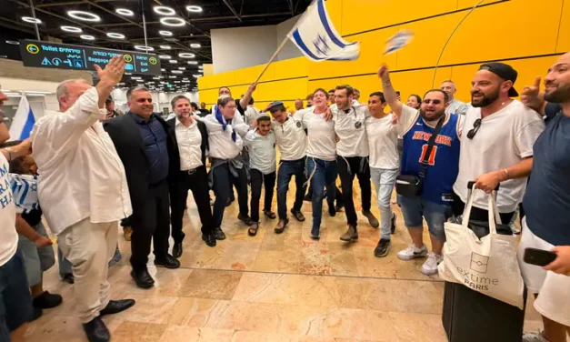 Watch: Dancing at Ben Gurion Airport as new Olim arrive from France
