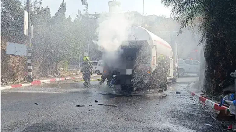 Road 446 closed after truck gas leak following police chase