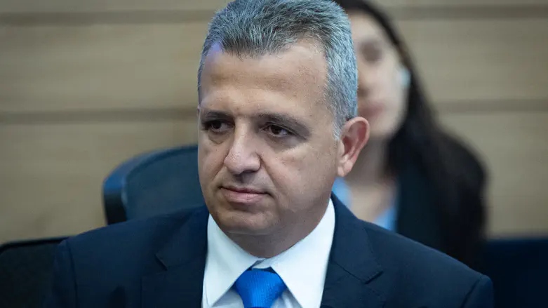 Ramat Gan Mayor apologizes, sends cake to victim of anti-haredi attack