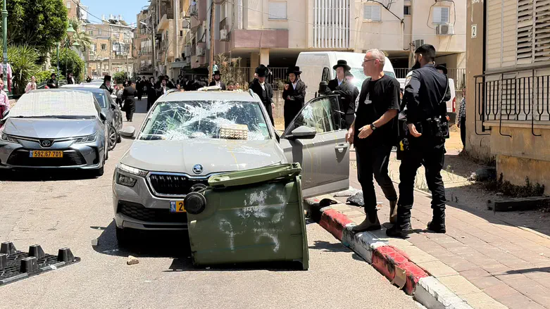 Eggs thrown at tax inspectors during Bnei Brak Riot