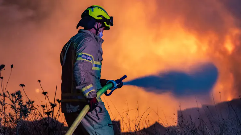 Haunting: Havat Gilad residents recite blessing on flames that destroyed their business