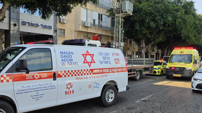 Pedestrian killed after being struck by a manual forklift in Netanya