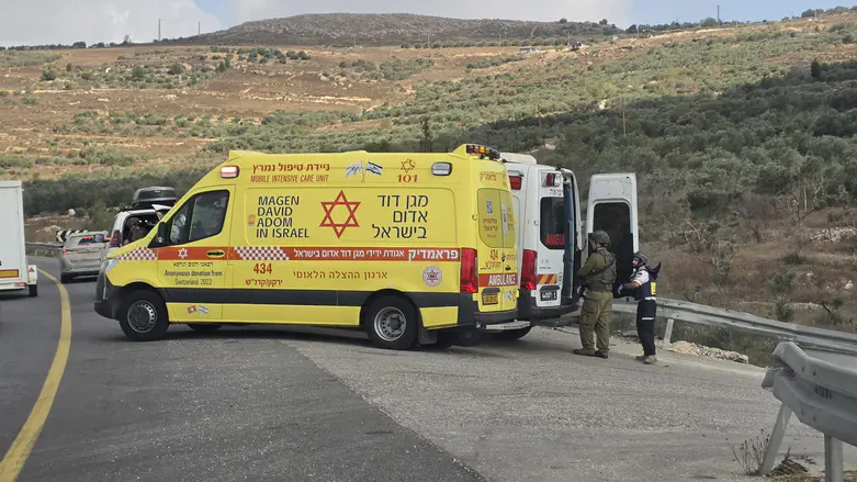 Near Havat Gilad: Terrorist seizes weapon, killing Jewish hiker and wounding others