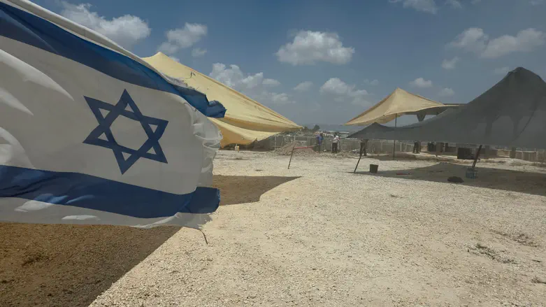 Benayahu Melet, who died saving hikers, to be buried beside terror victim Raziel Shevach