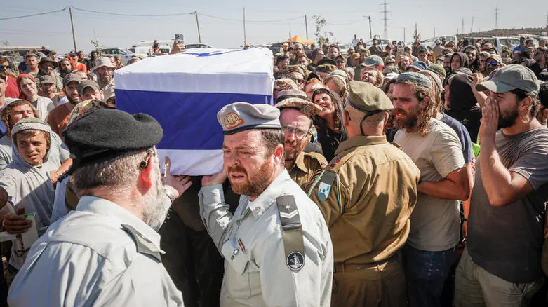 Benayahu Melet, hero who rushed to rescue hikers, laid to rest