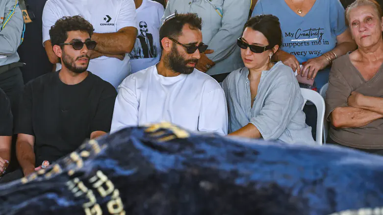 Mother of Oron Shaul laid to rest after battle to bring son home