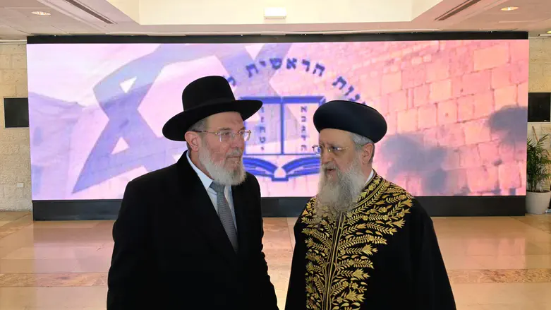 Chief Rabbi Kalman Bar backs Rabbi David Yosef