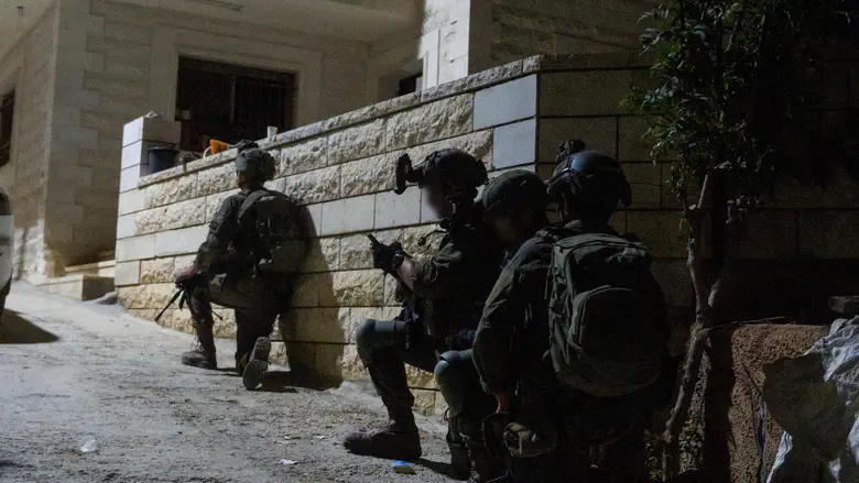 Wide-scale security raid targets gunmen in Beit Ummar