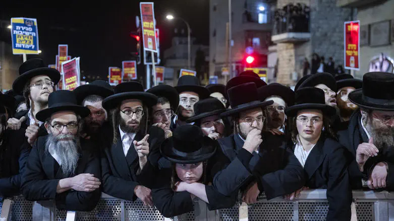 Watch: Netzah Yehuda soldiers attacked in Jerusalem