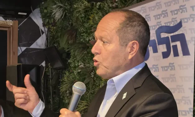 Economy Minister: ‘No more Palestinian workers, we will dismantle the PA’