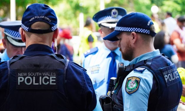 WATCH: Armed suspects arrested after threatening Sydney Chabad security during Shabbat prayers