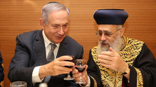 ‘Liar who cannot be trusted’: ex-chief rabbi signals possible break with Netanyahu, praises Eisenkot