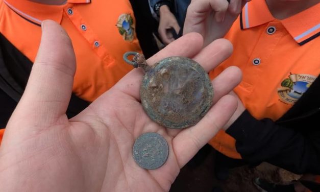 Coming full circle: Luxury watch belonging to Chabad rebbes found by hasidic children in Lyubavichi