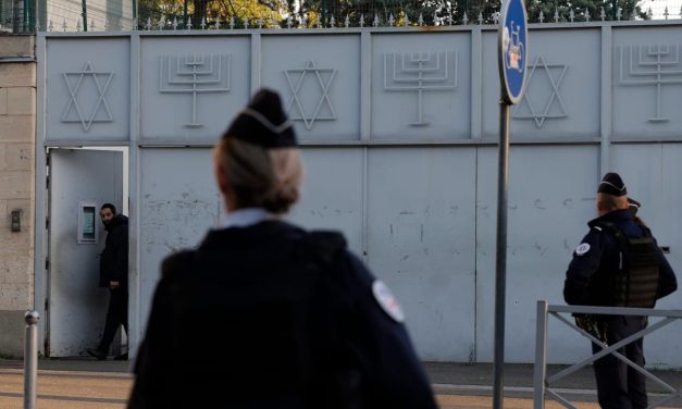 Some 300 evacuated after car with military-grade weapon found near Paris synagogue