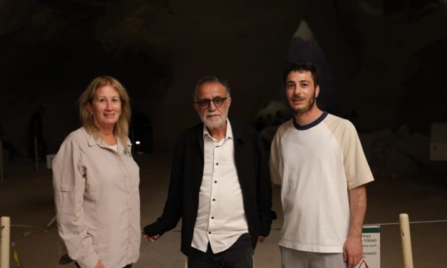 Israeli singer-songwriter Ehud Banai’s music transforms Beit Guvrin caves in immersive exhibition