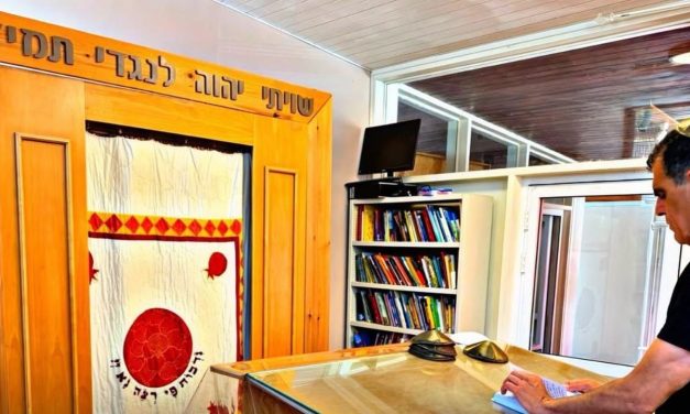Beyond the Headlines: New synagogue in Kissufim, with the old Torah ark from Gush Katif – opinion