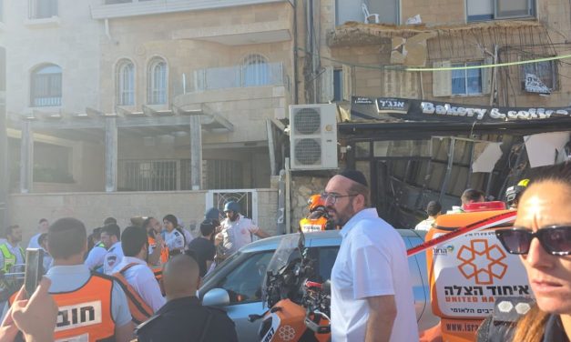 One person killed, three remain trapped due to partial building collapse in Jerusalem