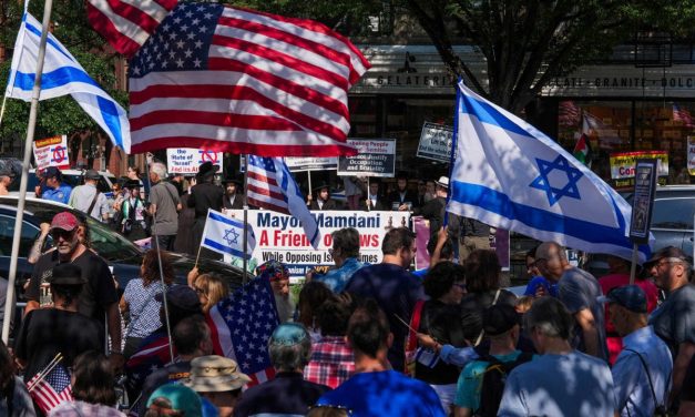 Hundreds rally in New York City to condemn Mamdani after stabbing attacks
